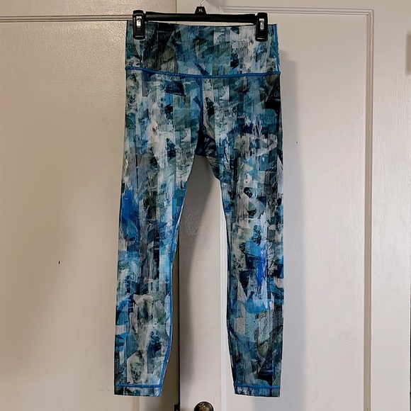 lululemon athletica Pants - Lululemon Leggings 28” Multicolor ~ EUC